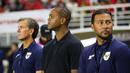 <p>Pelatih kepala Timnas Indonesia, Patrick Kluivert, bersama asisten pelatih Alex Pastoor (kiri) dan Denny Landzaat (kanan) saat laga FIFA Matchday melawan Chinese Taipei di Stadion Gelora Bung Tomo (GBT), Surabaya, Jumat (05/09/2025). (Bola.com/Abdul Aziz)</p>