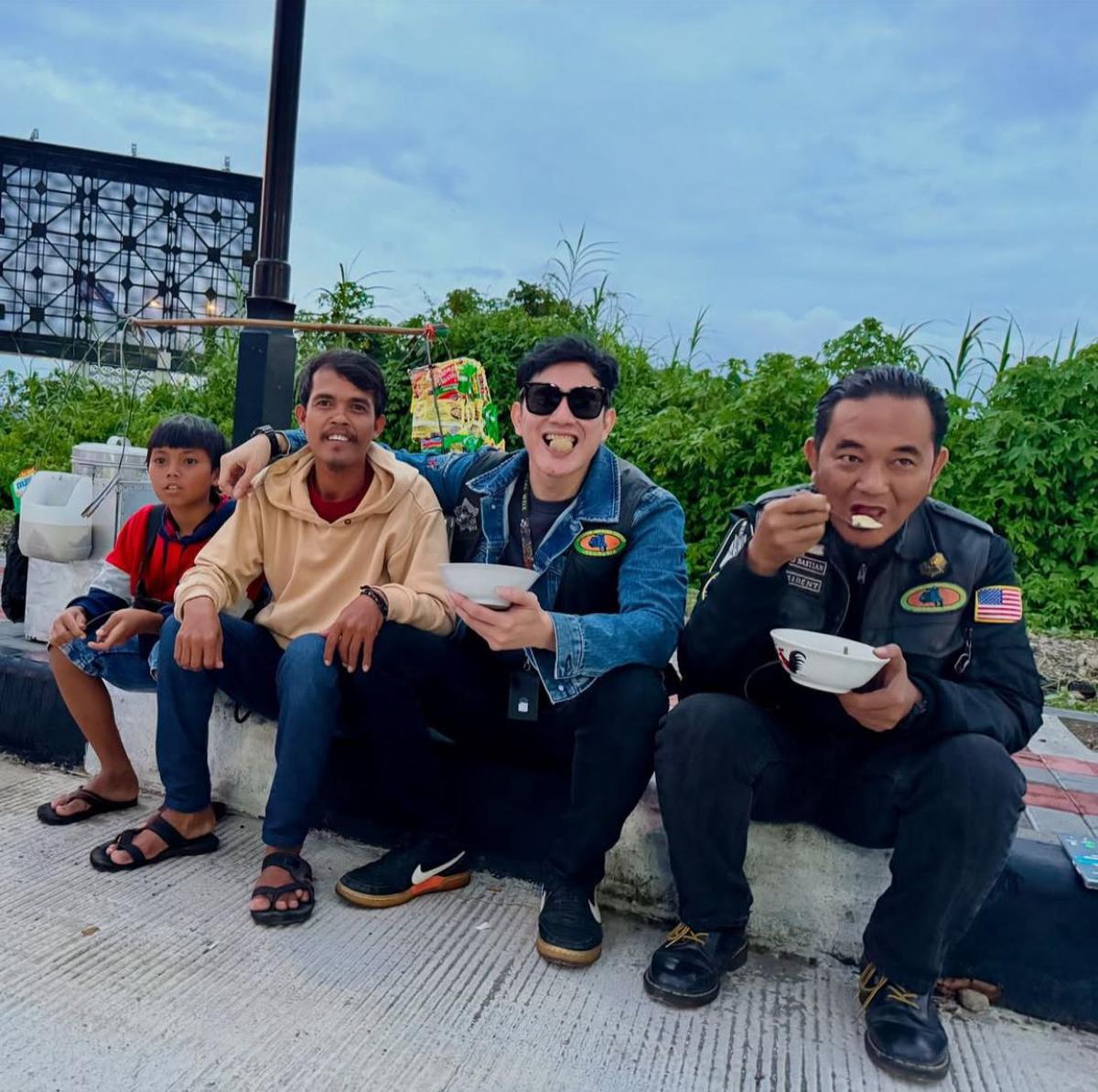 Keseruan Vino G. Bastian Makan Cuanki, Inspirasi Kesederhanaan di Tengah Gemerlap