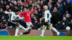 Marcus Rashford batal membela Timnas Inggris melawan Italia dan Ukraina pada kualifikasi Piala Eropa 2024. Rashford mengalami cedera saat membela Manchester United (MU) pada duel terbaru melawan Fulham. (AP Photo/Jon Super)