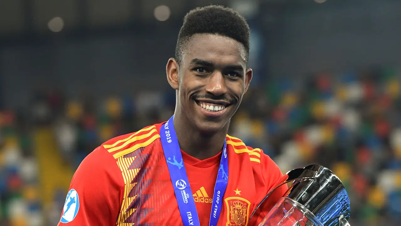 Bek Real Betis, Junior Firpo.