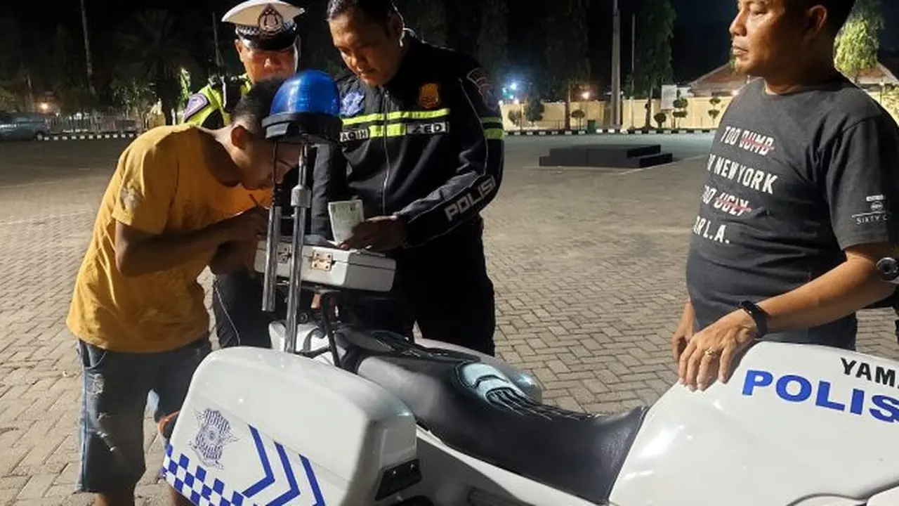 Satlantas Pores Situbondo Cabut SIM pengemudi truk ugal- ugalan (Istimewa)
