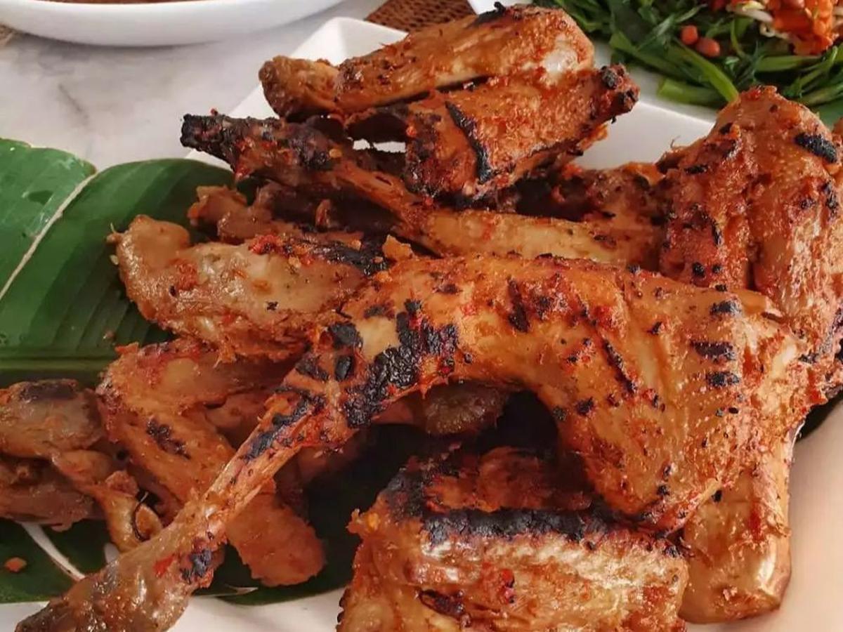 <b>7. Ayam Taliwang</b>