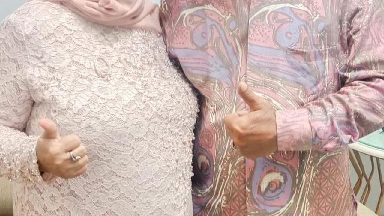 Dalam beberapa momen, kedua orangtua Zaskia justru penampilannya biasa-biasa saja.