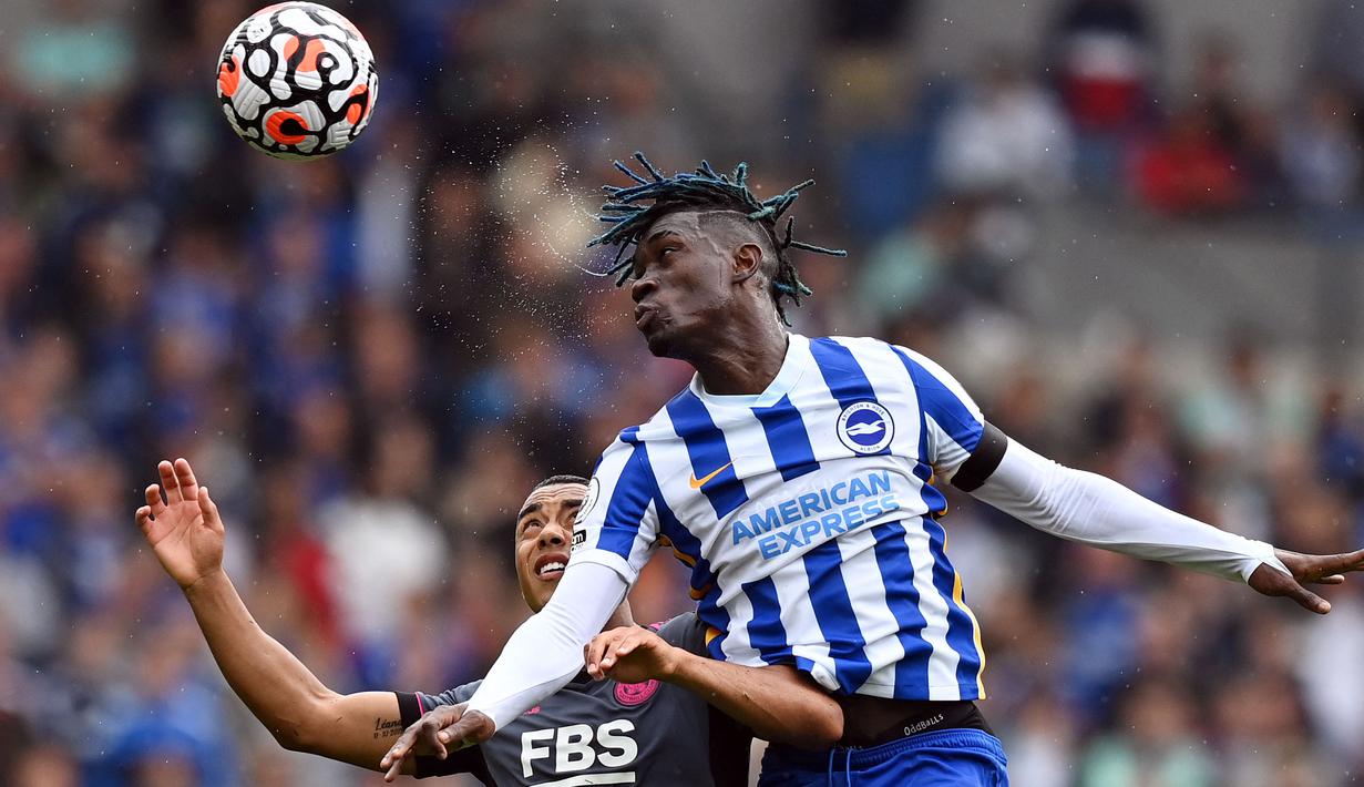 Yves Bissouma dinilai lebih tepat untuk didatangkan ke Old Trafford daripada Ronaldo. Apalagi mengingat perjuangan Fred belakangan ini dan kontrak Paul Pogba yang akan habis di akhir musim. Ia berhasil menjadi salah satu gelandang terbaik di Liga Inggris musim ini bersama Brighton. (AFP/Glyn Kirk)