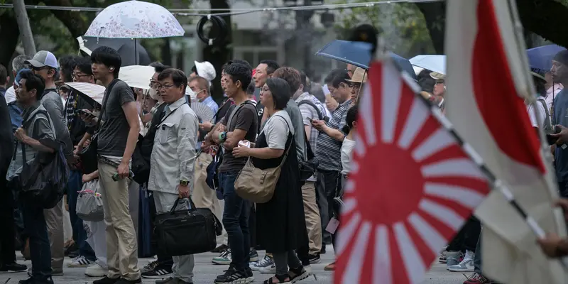 Peringati 79 Tahun Menyerahnya Jepang pada Perang Dunia II, Kuil Yasukuni Ramai Dikunjungi