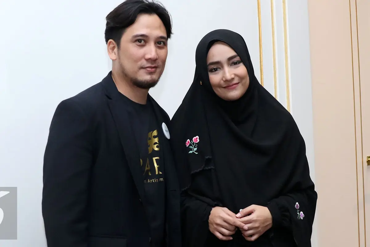 Tengku Firmansyah dan Cindy Fatika Sari