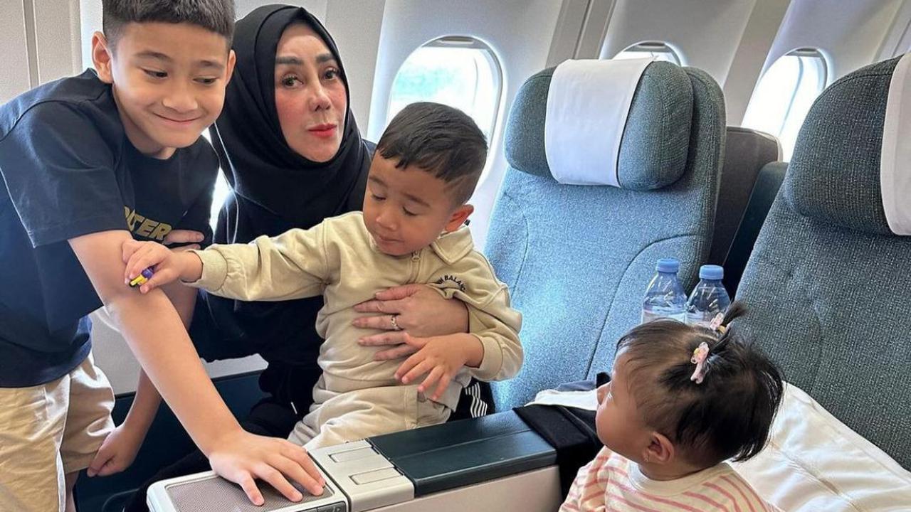 Lily Tak Digendong, Mama Amy Peluk Rafathar dan Cipung, Netizen Beri Sorotan Tajam