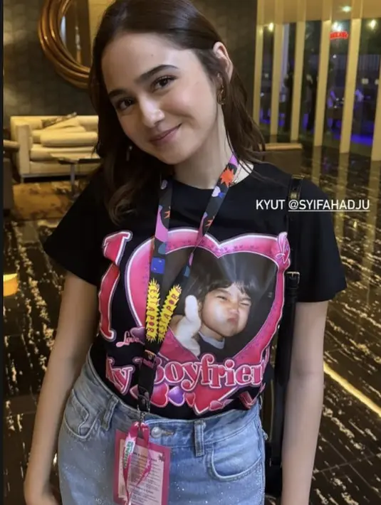 Terlihat gaya bicin Syifa Hadju yang membuat semua orang tersenyum. [Foto: Instagram/ Syifa Hadju]