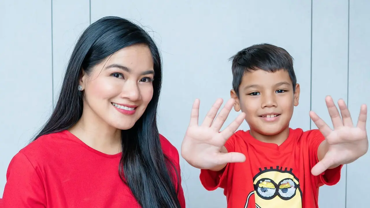 [Fimela] Titi Kamal dan Christian Sugiono