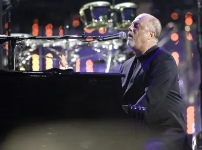 Billy Joel tabrak rumah karena jalan licin