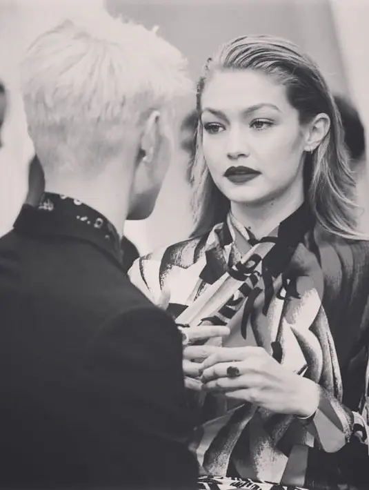 Gigi sendiri diketahui hadir di CFDA bersama dengan Anwar. (instagram/anwarhadid)