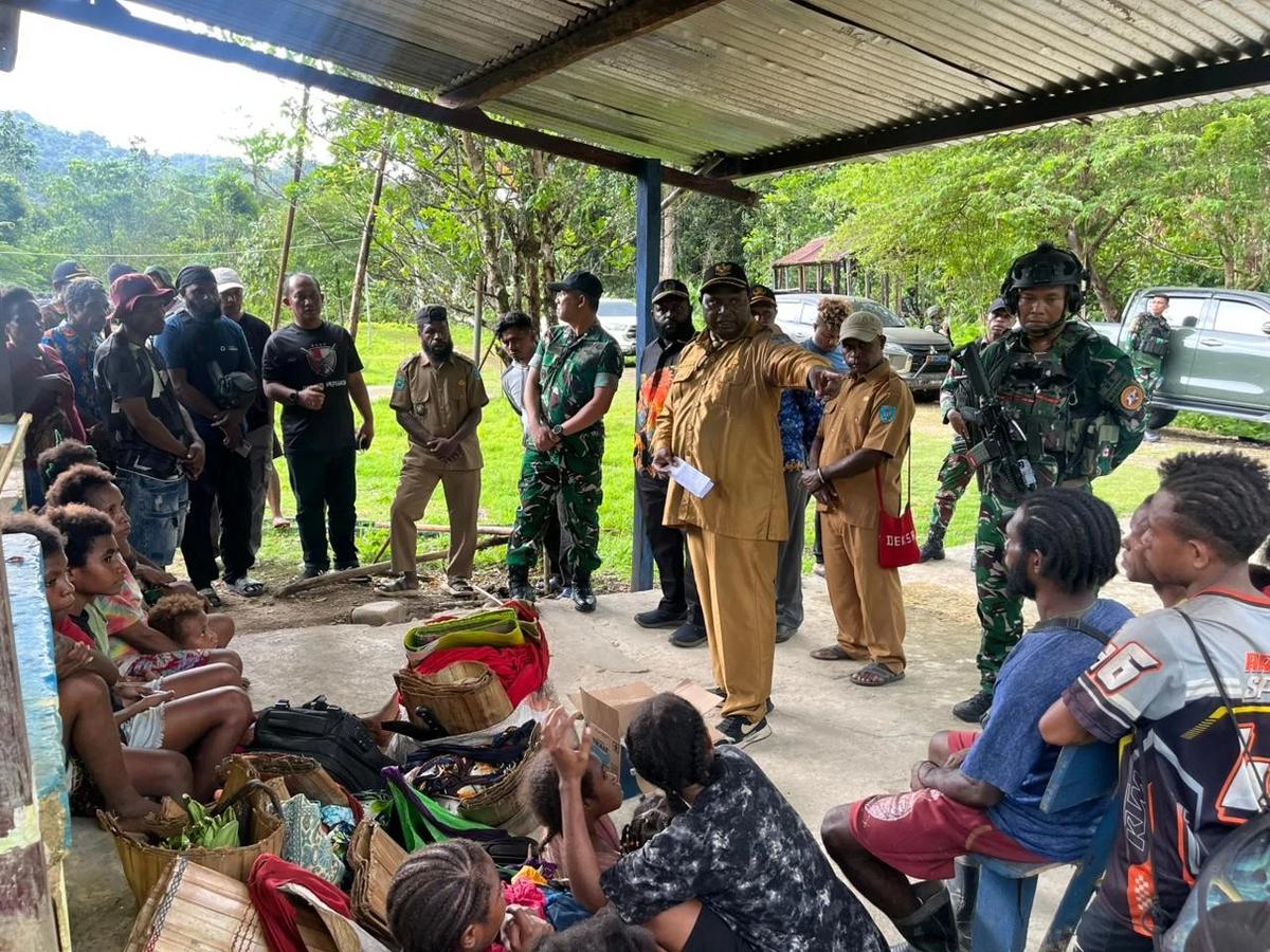 FOTO: Operasi TNI di Papua Tegas dan Humanis Amankan Warga