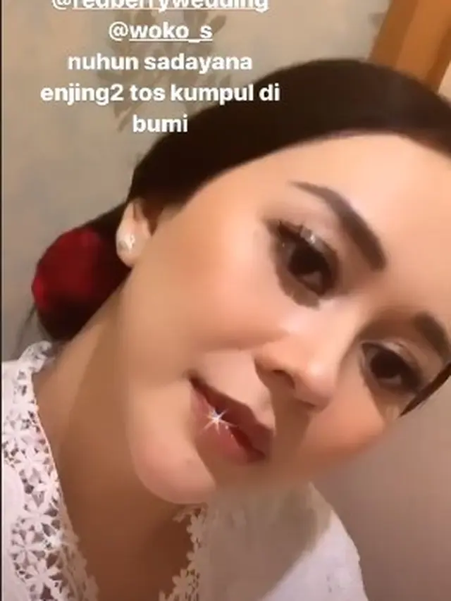 Potret Cantik Aura Kasih Memakai Kabaya saat Bertemu Jokowi