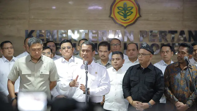 Menteri Pertanian Andi Amran Sulaiman mengumpulkan perusahaan-perusahaan sawit serta perwakilan petani di kantornya, Senin (8/6/2026). (Istimewa)