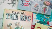 Buku-buku karya penulis buku cerita anak asal Inggris, Roald Dahl. (Dok. Instagram/@roald_dahl/https://www.instagram.com/p/B6XnA68nCrG/?utm_source=ig_web_copy_link).