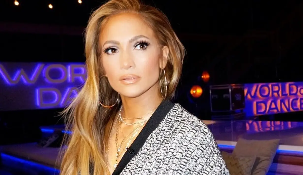 Jennifer Lopez menceritakan kisahnya dilecehkan oleh seorang sutradara di awal kariernya. (instagram/jlo)