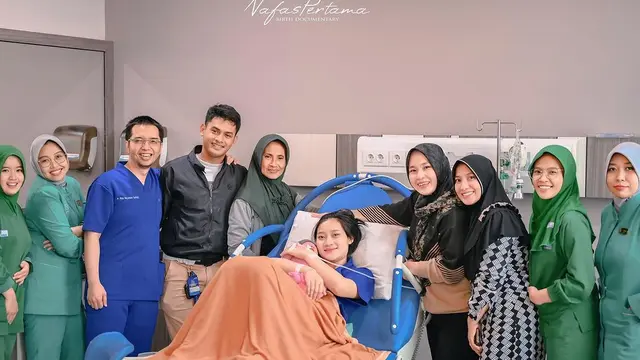 7 Momen Akikah Putri Yeni Inka, Ini Penjelasan Arti Nama Anaknya