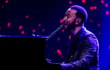 John Legend Habiskan Momen Spesial Bersama Penggemar di Sentul, Merenungkan Kisah Hidupnya yang Mengharukan Sambil Bernyanyi