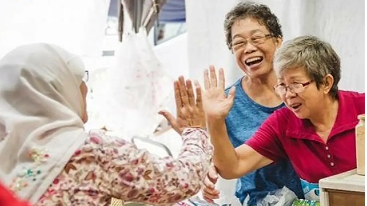 PHOTO: Gaya Blusukan Halimah Yacob, Perempuan Pertama yang Akan Jadi Presiden Singapura 