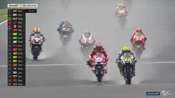 Valentino Rossi sempat memimpin balapan MotoGP Jerman di Sirkuit Sachsenring, Minggu (17/7/2016), namun akhirnya harus puas finis ke-8. (Bola.com/Twitter/MotoGP)