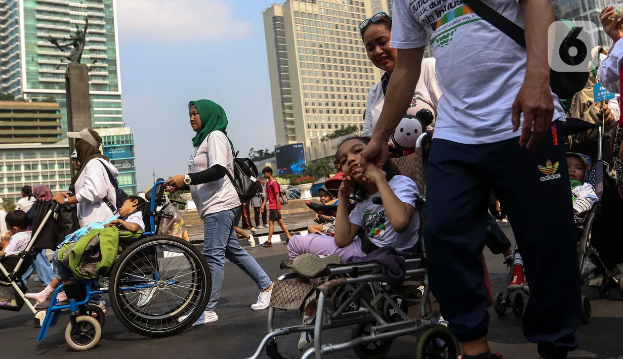 Aksi ini digelar dengan tujuan mendukung masa depan anak-anak dan orang dewasa penyandang cerebral palsy agar memiliki hak akses dan peluang yang sama seperti orang lain. (Liputan6.com/Angga Yuniar)