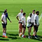 Suasana saat para pemain AS Roma berlatih di Trigoria, Roma, Italia, Senin (23/4). AS Roma akan dijamu oleh Liverpool pada leg pertama semifinal Liga Champions 25 April 2018. (Alberto PIZZOLI/AFP)