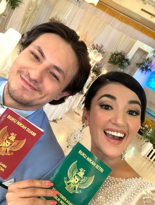 Raut bahagia dan penuh senyum Tsania Marwa dan Dylan Carr pun sukses mencuri perhatian publik. (FOTO: instagram.com/tsaniamarwa54/)