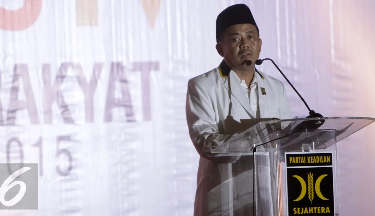 Presiden PKS, Sohibul Iman memberikan pidato saat Mukernas ke-IV PKS di Depok, Selasa (3/11). Sebanyak 210 calon yang didukung serta diusung PKS mengikuti deklarasi tersebut siap berlaga di Pilkada Serentak 2015. (Liputan6.com/Yoppy Renato)