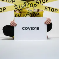 Data terbaru dari Public Health England menemukan beberapa karakteristik orang rentan terkena virus COVID-19 varian Delta. (FOTO: Pexels/cottonbro).
