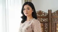 9 Model Tunik Batik Lengan Puff Warna Nude Detail Renda Brokat, Tren Elegan 2025