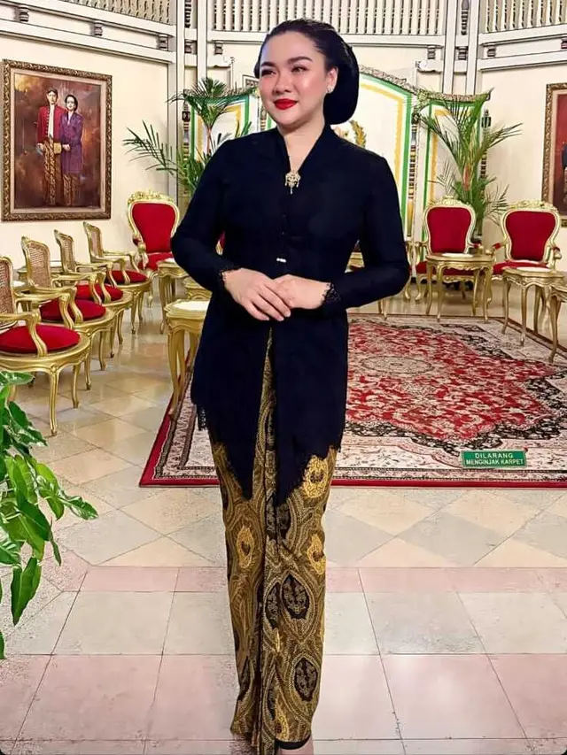 Vicky Shu Saat Ikut Acara Satu Suro di Solo/Instagram @vickyshu