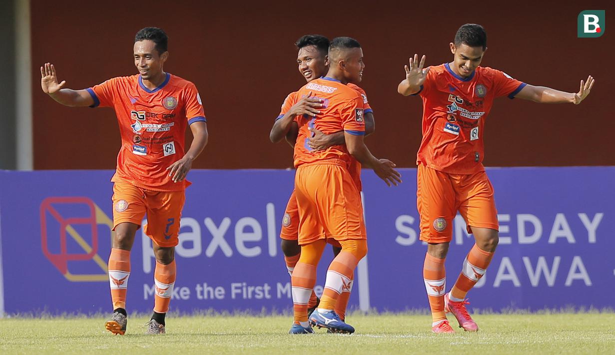 Selebrasi pemain Persiraja Banda Aceh usai mengalahkan Persita Tangerang dalam pertandingan Babak Penyisihan Piala Menpora 2021 di Stadion Maguwoharjo, Sleman. Rabu (24/3/2021). (Bola.com/Arief Bagus)