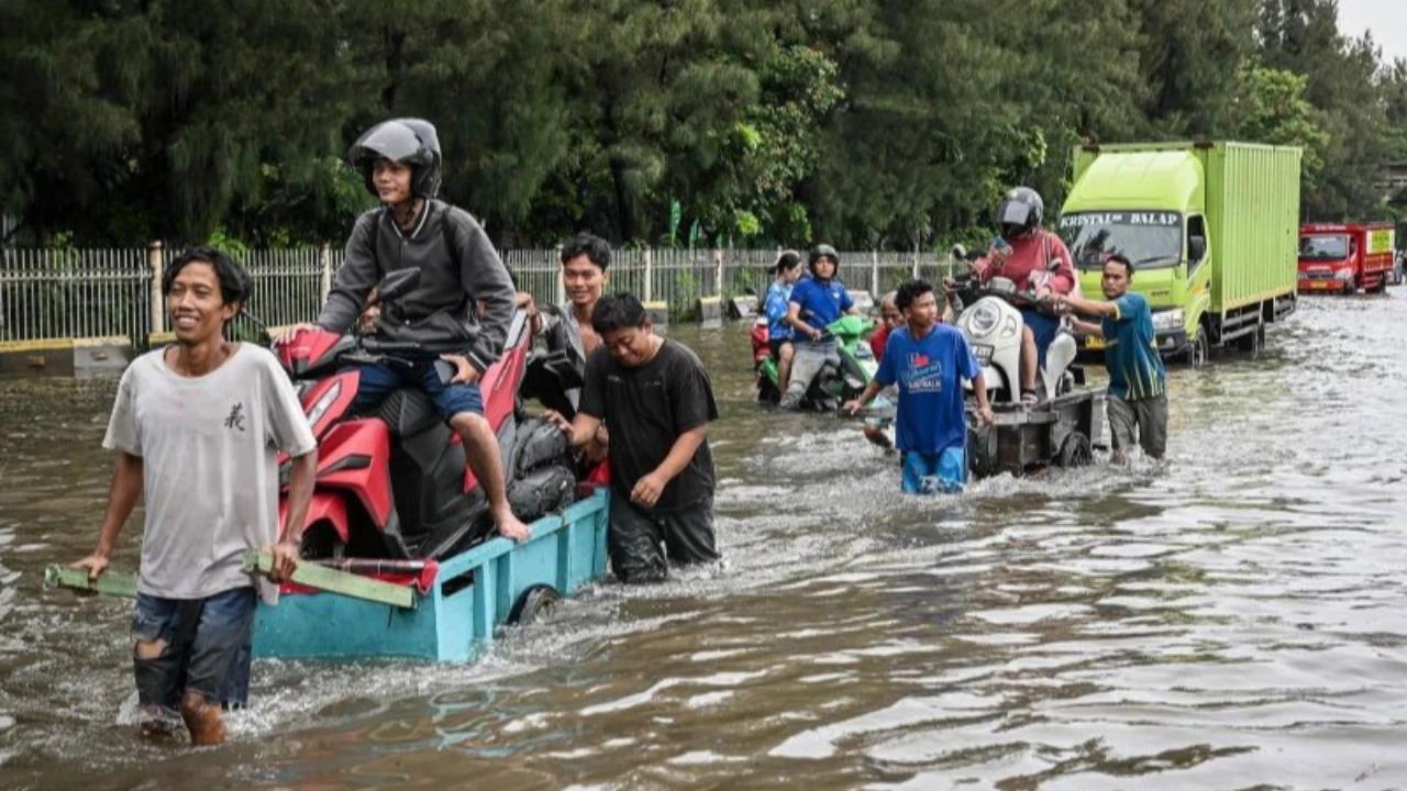Hujan Diprediksi 8 Jam, Jakarta Jalankan Modifikasi Cuaca