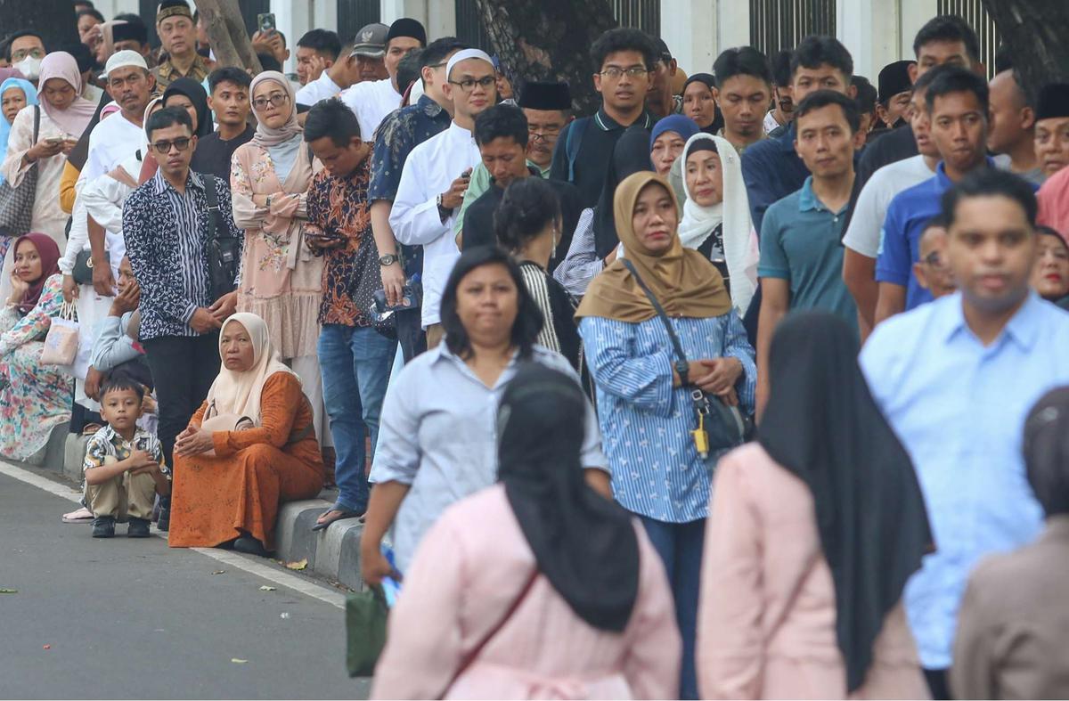Antusiasme Ribuan Orang Hadiri Open House Prabowo di Istana