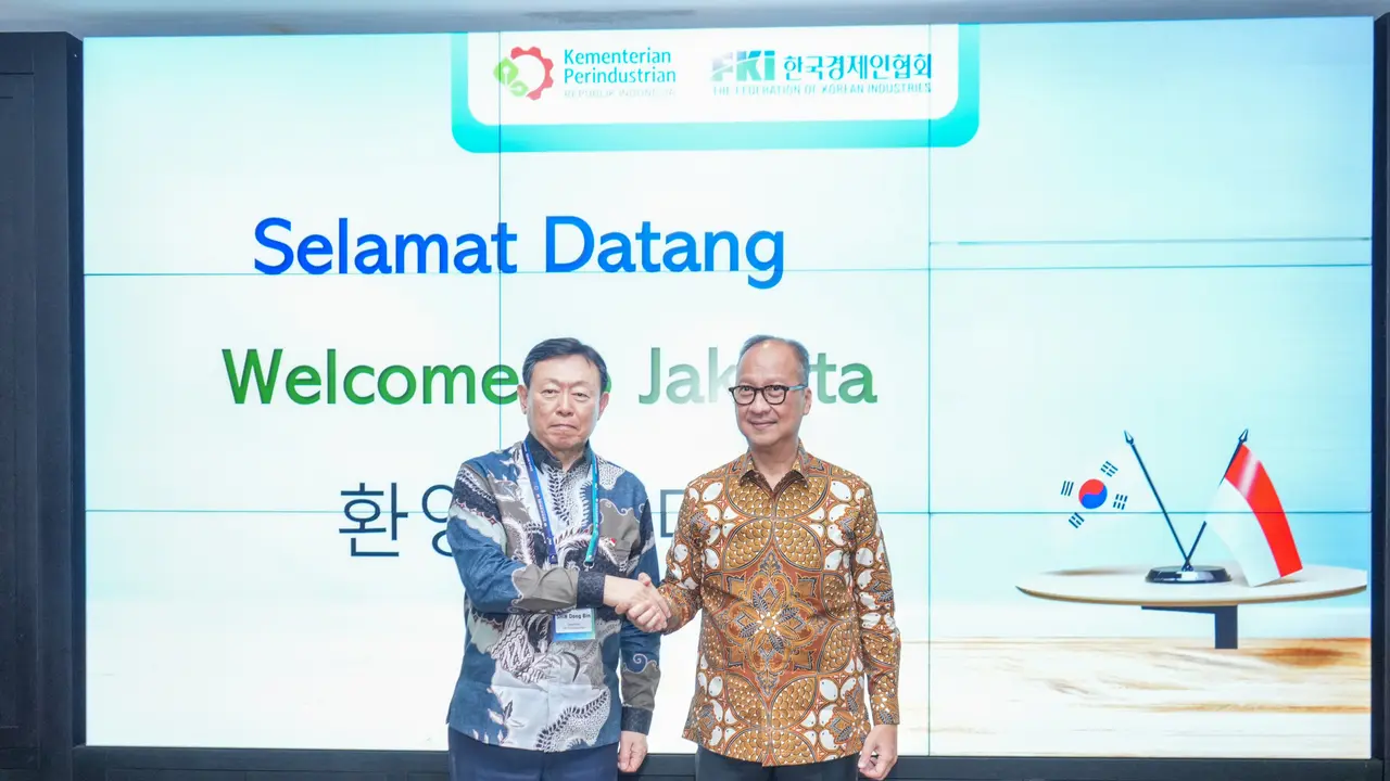 Menteri Perindustrian Agus Gumiwang Kartasasmita