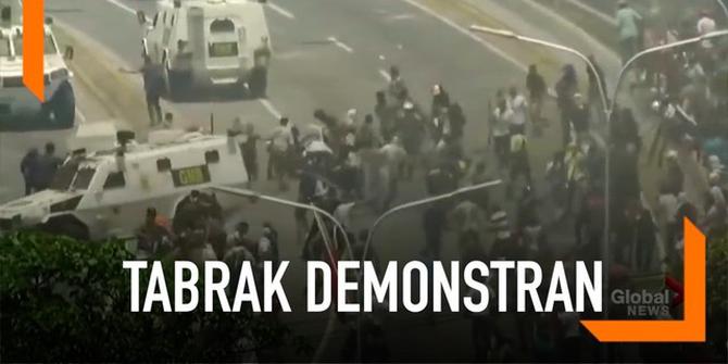 VIDEO: Detik-Detik Mobil Tentara Venezuela Tabrak Pendemo