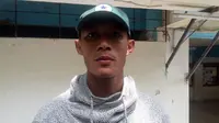 Henhen Herdiana, bek sayap Persib. (Bola.com/Erwin Snaz)