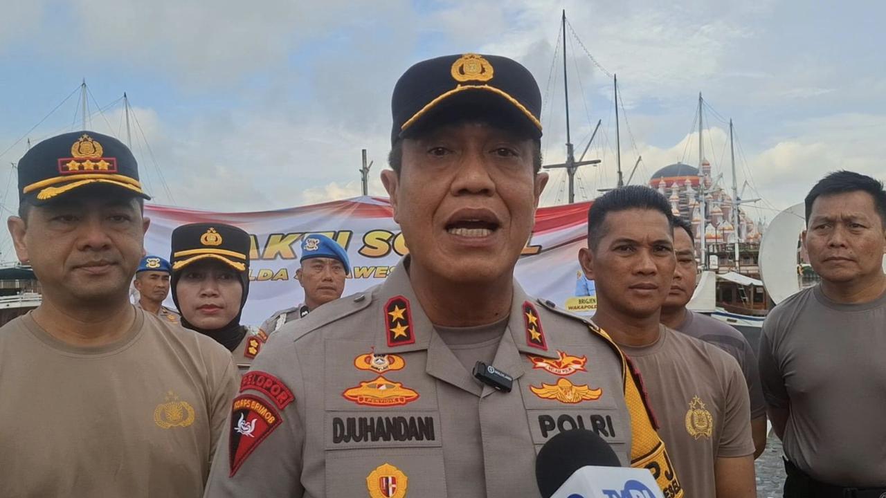 Penuhi Perintah Presiden, Polda Sulsel Kerahkan 400 Personel Bersihkan Pantai Losari