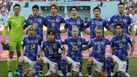 Timnas Jepang berfoto sebelum dimulainya laga matchday pertama Grup E Piala Dunia 2022 menghadapi Timnas Jerman di Khalifa International Stadium, Doha, Qatar, Rabu (23/11/2022) malam WIB. (AP/Luca Bruno)