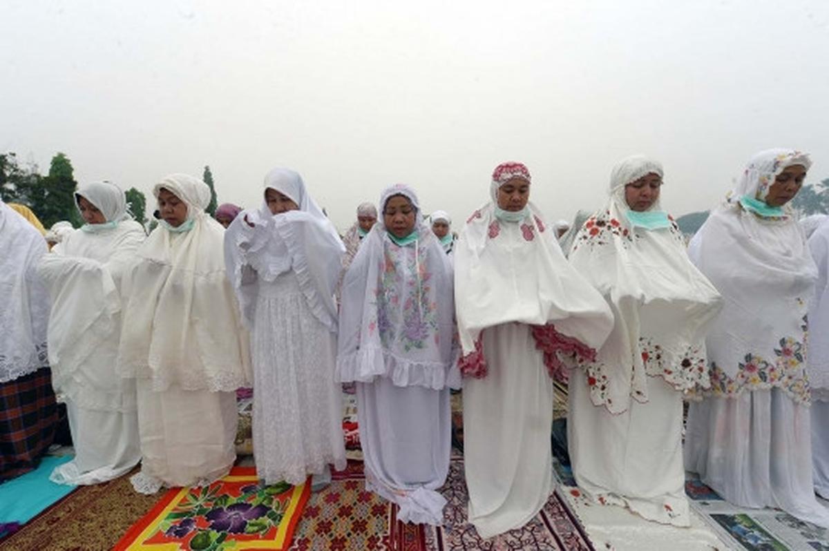 Ribuan warga Riau gelar salat minta hujan di tengah kabut asap