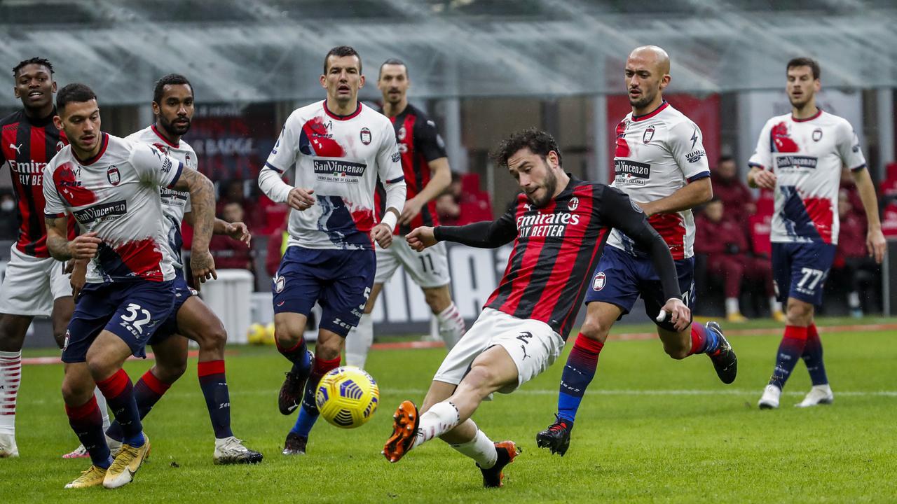 Bantai Crotone 4-0,  AC Milan Rebut Kembali Puncak Klasemen