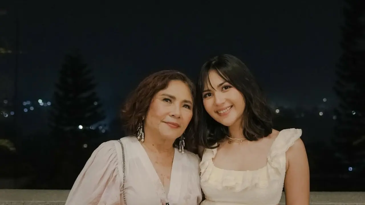 Gaya Jessica Mila Rayakan Ulang Tahun Sang Ibunda ke-70, Tampil Elegan dengan Backless Dress
