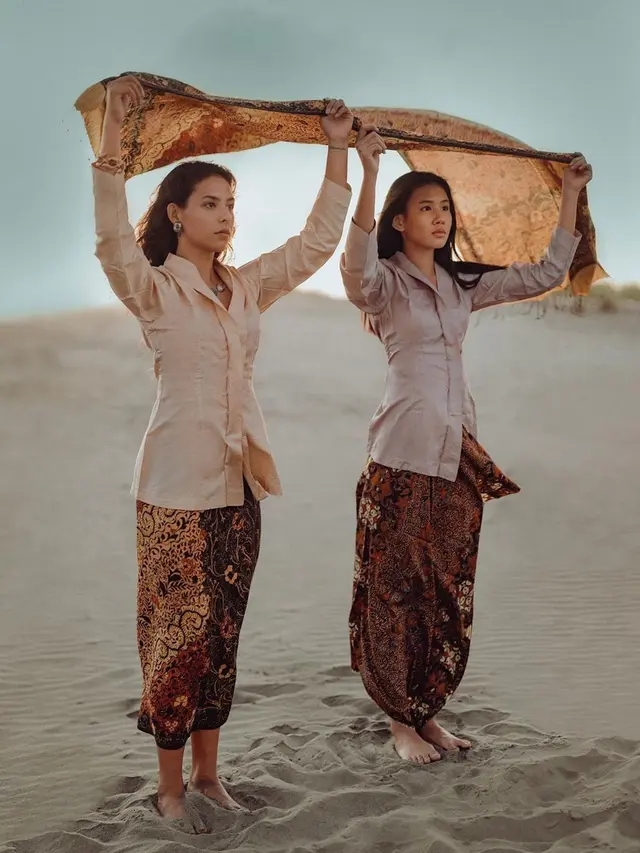 Penampilan Shenina Cinnamon dalam Balutan Kebaya, Makin Elegan