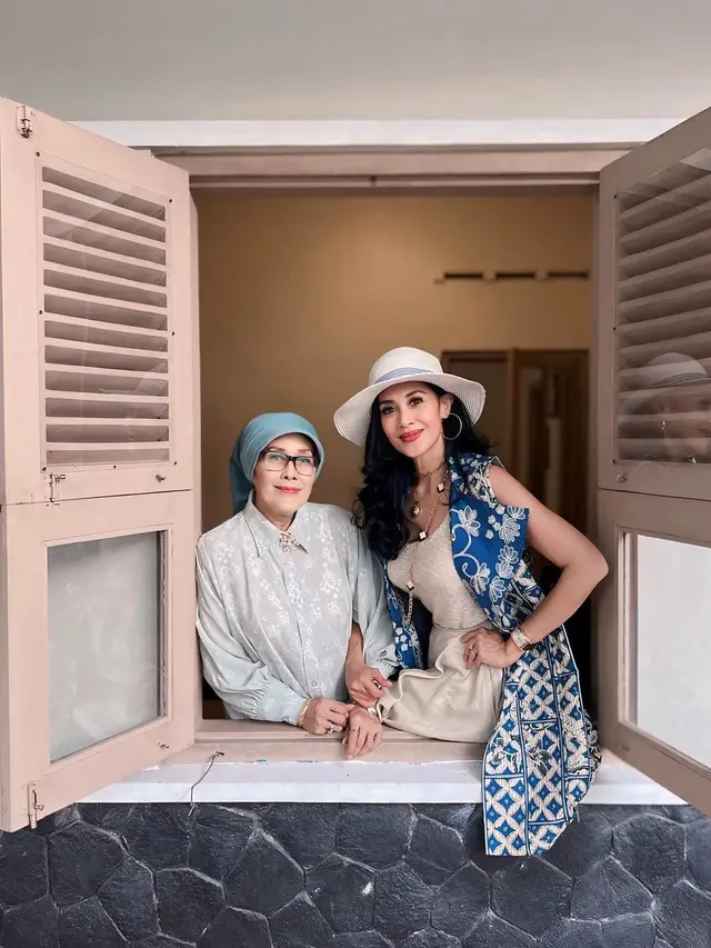 Potret Ibu Diah Permatasari yang Sudah Berusia 76 Tahun, Tak Kalah Cantik dengan sang Putri
