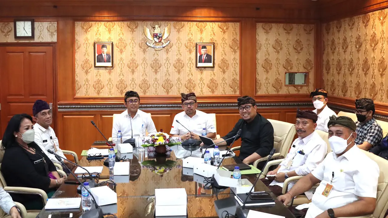 Wali Kota Denpasar IGN Jaya Negara saat rapat High Level Meeting (HLM) Tim Pengendali Inflasi (TPID) Kota Denpasar. (Istimewa).