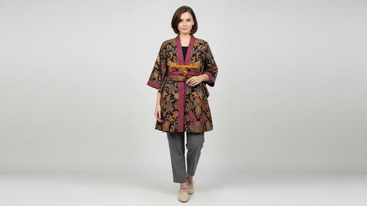 8 Contoh Model Atasan Batik Kimono Wanita 2025, Tampil Stylish dan Modern