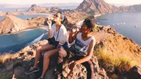 Travel blogger, Harival Zayuka menceritakan perjalanan wisatanya di Pulau Padar yang berada di kawasan Taman Nasional Komodo.