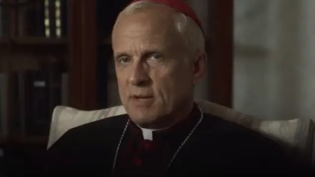 Patrick Fabian sebagai Bishop Edwards dalam film The Ritual. (Foto: Dok. XYZ Films)
