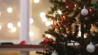 Ilustrasi hiasan pada pohon Natal. (Photo by Tim Douglas on Pexels)