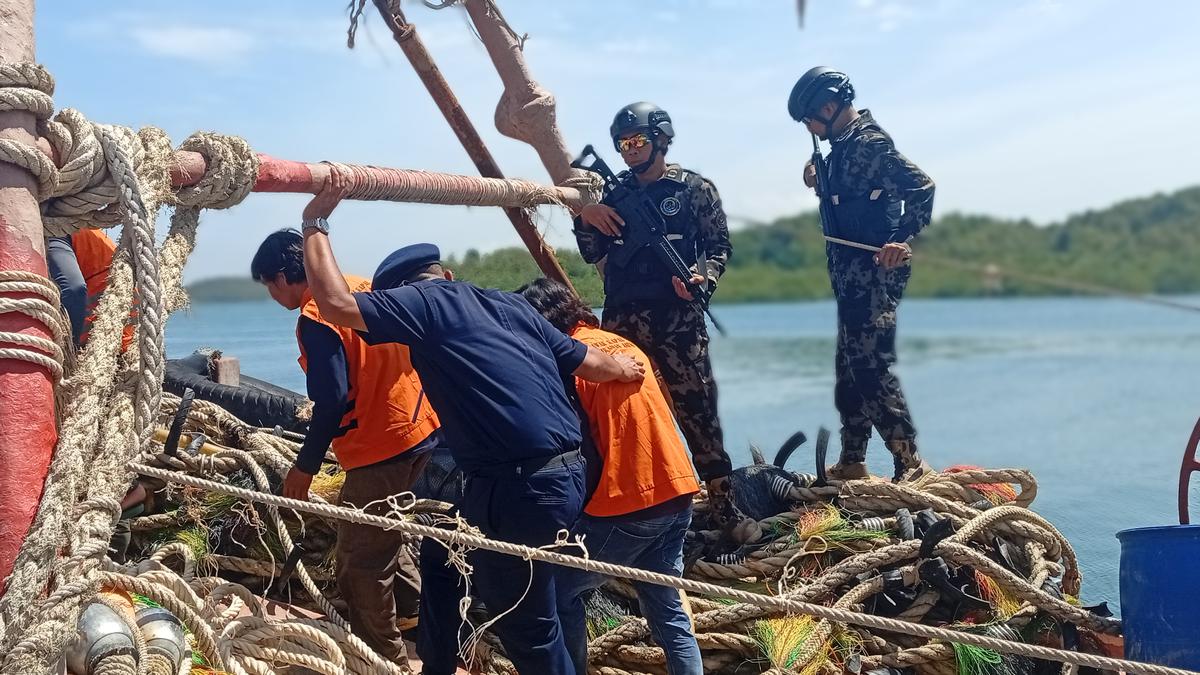 KKP Tangkap Kapal Ikan Berbendera Vietnam di Laut Natuna Utara